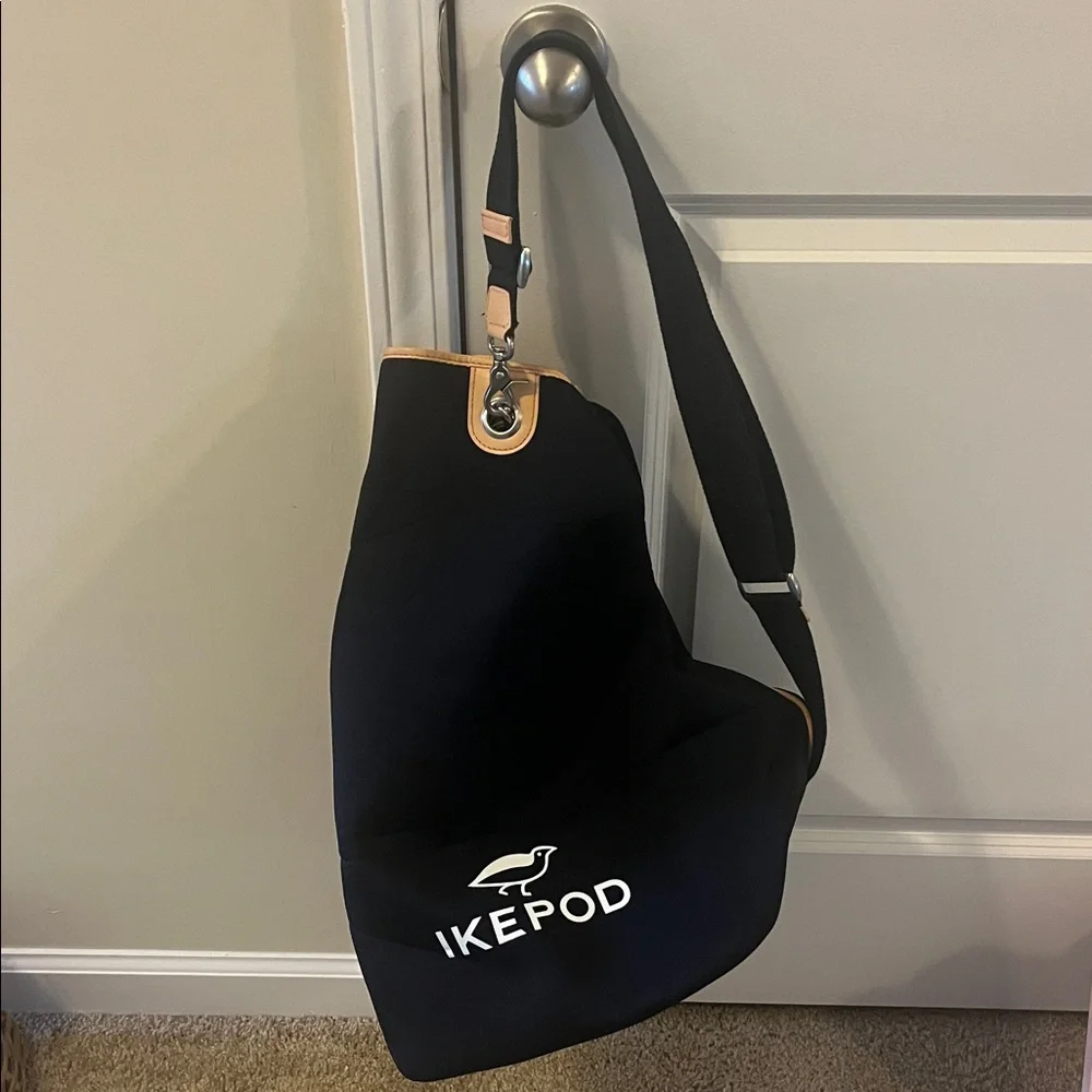 IKEPOD Black and Tan Tote Bag